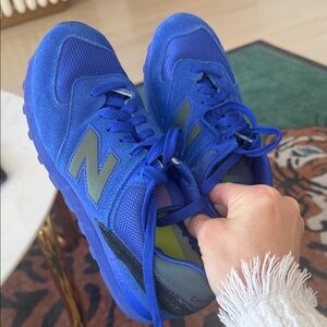 New Balance 574 Women’s 8.5 Blue Suede and Mesh  Sneakers – Like New